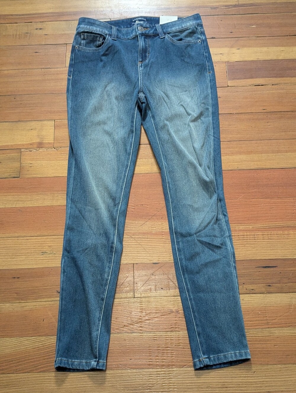 G.H. BASS & CO. SIZE - 2 Comfort Skinny Stretch Jeans in Medium Blue Wash - Picture 2 of 13